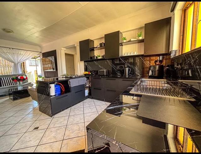 2 BEDROOM TOWNHOUSE FOR SALE IN MONDEOR